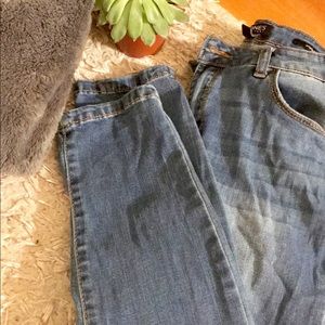 SUPER cute skinny blue jeans